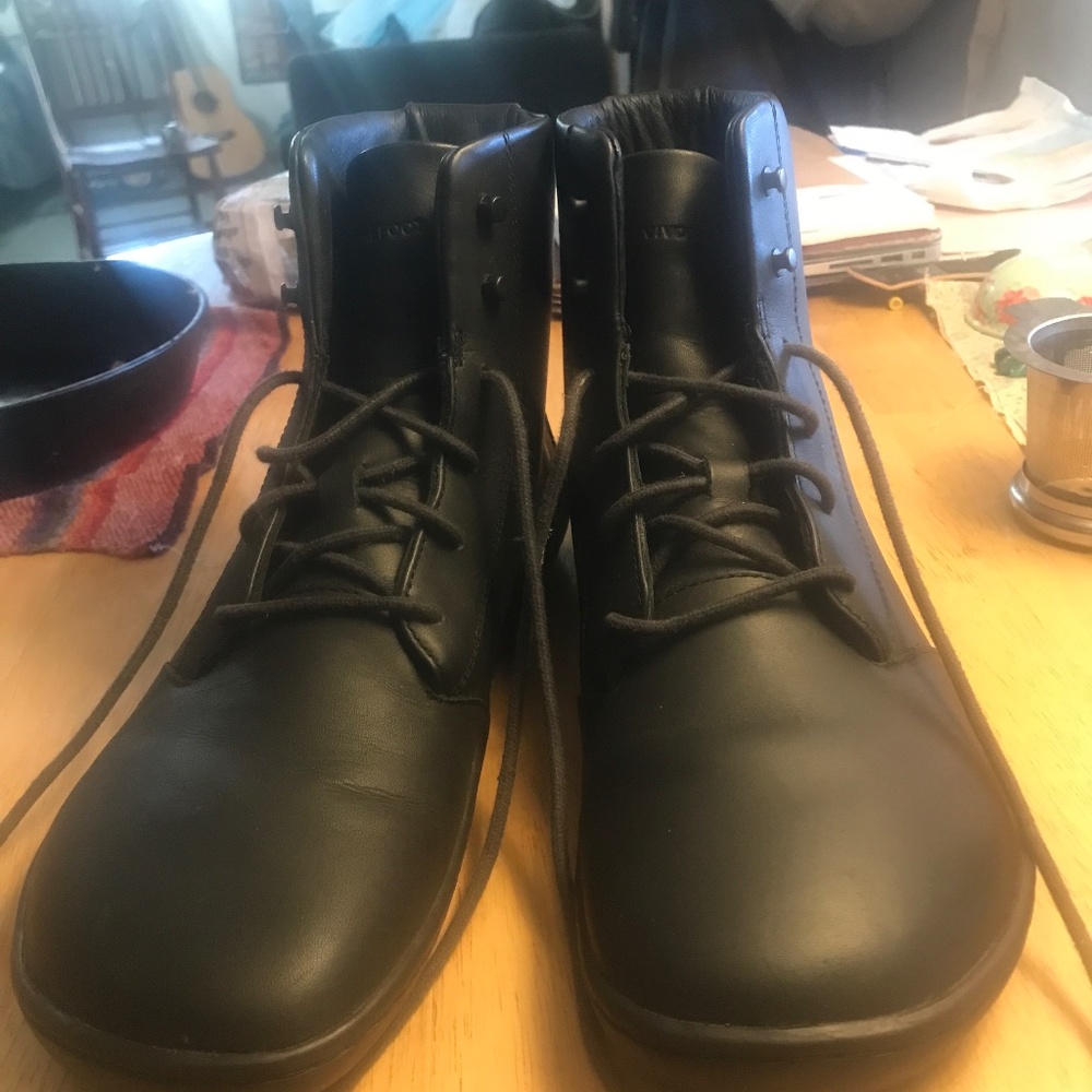 Best offer for Vivobarefoot woman’s black Gobi hi 40L size 9